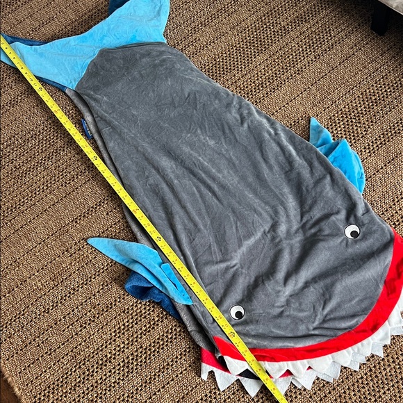 Shark Design Kids Blanket - Gray and Blue - Picture 5 of 6